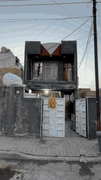 مشتمل للبيع طابقين 100فولل نضيف مطلوب للسكان بناء طابوك منطقه السكلات ال11نهايت شارع جيكر مدخلين الطابق الاول استقبال اومطبخ اوغرفه بلئخير اوخدمات خارجيه اوداخليه اوكراج جبير ولطابق الثاني غرفتين نوم اوحولي جبير اوبيتونه اوسطح سعره 37  اومطلوب للمصرف السكان 35مليون رقم الهاتف ***********6
