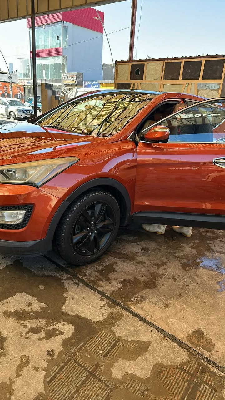 السلام وعليكم 
للبيع سيارة سنتافي تيربو  
موديل 2013 امريكي  
ماشية  131 الف ميل 
السيارة مكفولة 
السيارة رقم بغداد
السيارة فول جديدة كلش
مابيها ولا قطعه صبغ فقط تلحيضات بسيطه بانوراما بصمة تشغيل وأبواب بردات بلادي 6سلندر 7راكب تدفئة وتبريد كشنات اماميه كهرباء وبعد بيها هواي مواصفات 
الاتصال 
0780 771 8961
اكو صور من جانت ب امريكا
