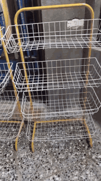 عندي سلات جبس  2  وعندي ميز وعندي مروحه سقف ثانوي تفاصيل موجوده بلفيدي...