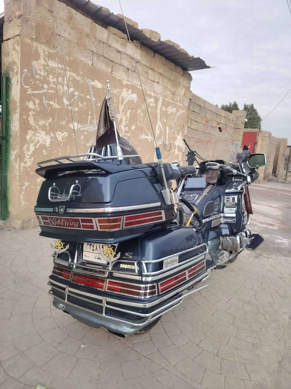 سلام عليكم دراجه كولدن للبيع معدله بل كامل من نياكل من سماعات من دمام سستم نيكلات شاشه تاب هواءيات السعر ٤٠ وبيه مجال  للتواصل *********** وبيك خير وتدلل
