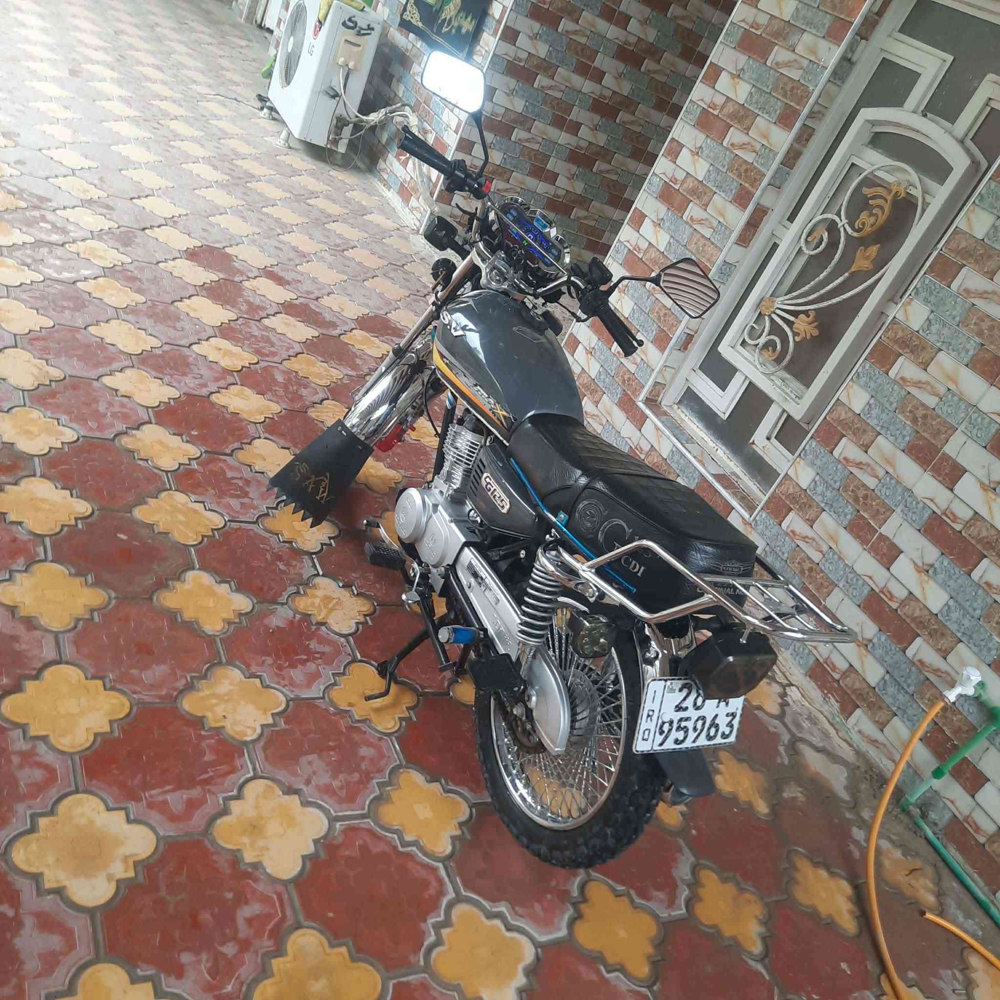 دراجه ٤ كير مال وكيل شاصي ٢١ وغراضه ٢٥ 
كفاله عامه ***********بي واتساب
سعر 1300 وبيه مجال لوحات نكليزي شرط مداور
