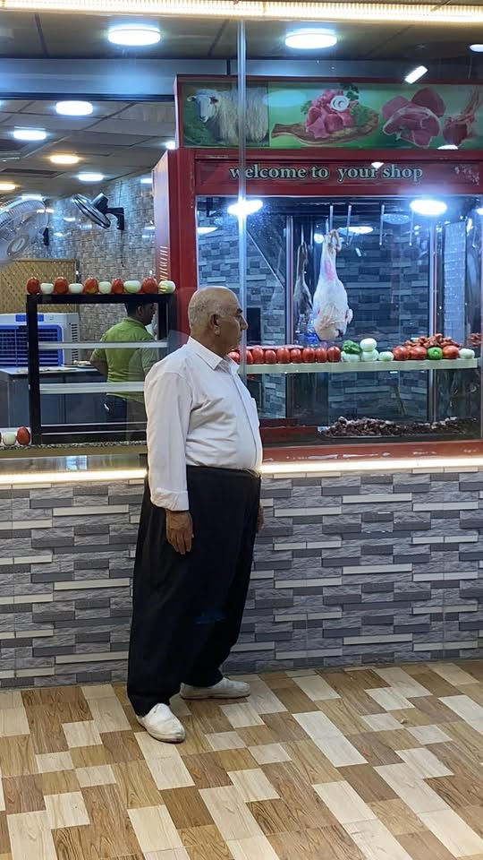 Pالسلام عليكم
غراض مطعم جديد استخدام 4 اشهر شرط كلشي جديد ومع وصل الشراء . بيع مفرد بيع شلع السعر مختلف 
التواصل *********** 
العنوان مؤصل الايسر
