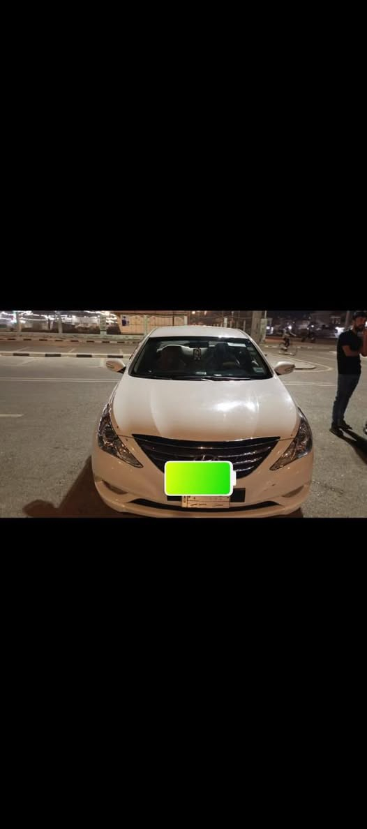 سوناتا12خليجي مضلع مكفول من الصبغ والضربه بيها فقط بارد بلحوض صندوك حداديه اماميه جديده تحكم ستيرن تبريد قطعتين مريات شفط  رقم ميسان مشروع وطني مكان السيار  ميسان ناحية السلام  الاتصا ***********
