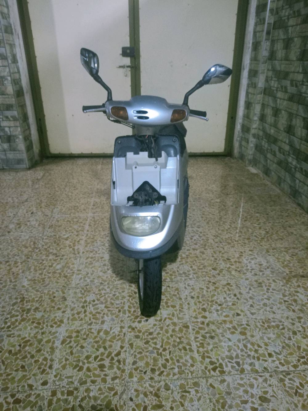 للبيع شرط مامفتوح شاصي هم مابيه كلشي كلشي بدلتله طخم تاير او درع او اشاير امامي خلفي نكره سلف بعده مامشدود باتري جديد مري كزوز كلها جديده شتريتها سعر خابرني عل واتساب او عل رقم ***********