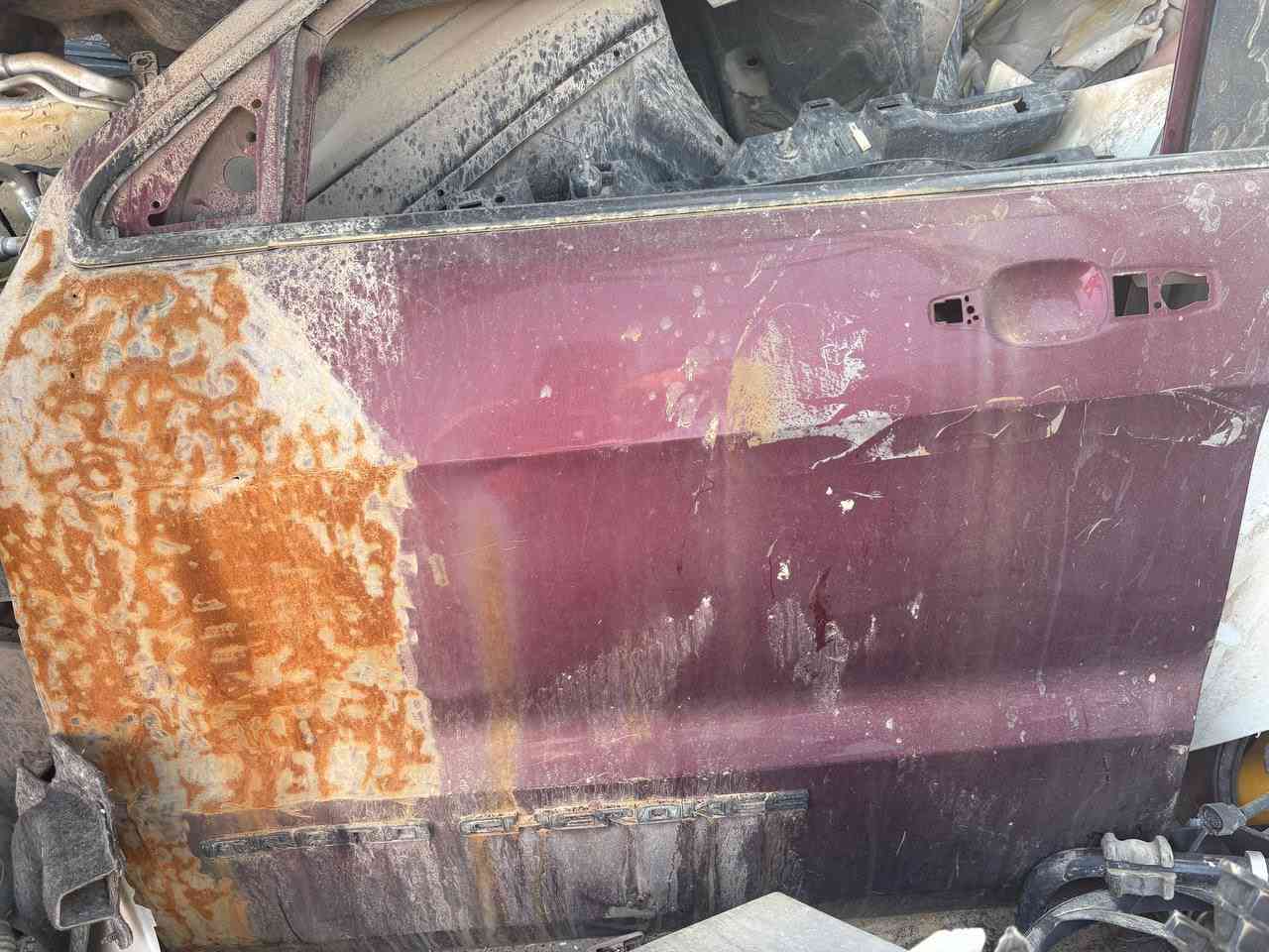 السلام عليكم
عندي تكم قمارة مال كصة جيب الجهتين يمين و يسار مثل مموضح بالصور لون ابيض 
وباب سائق و مثلثة خلفية 
للاستفسار  واتساب ***********
