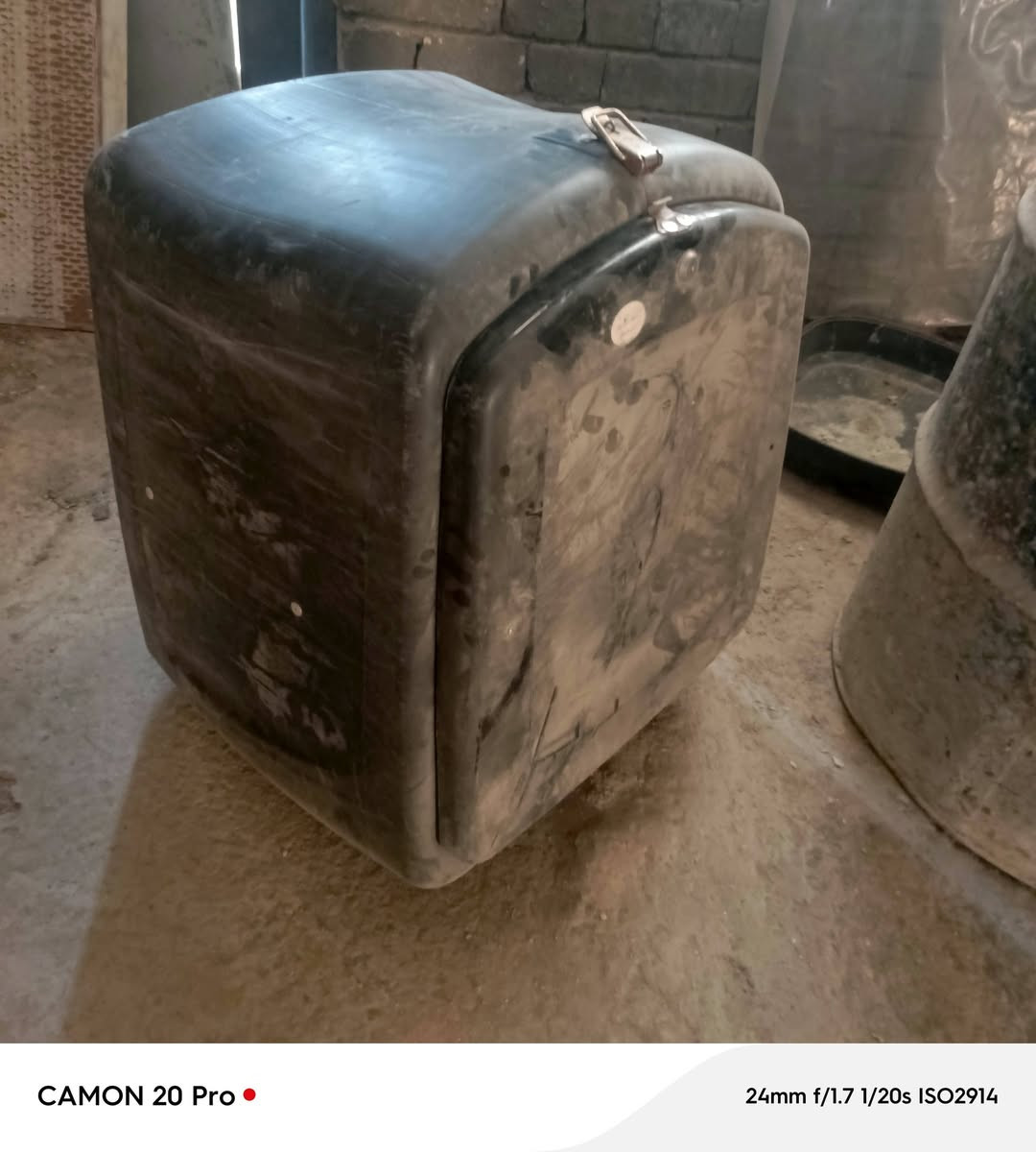 صناديك ثنين للبيع جدد بس متروكات الواحد ب 20الف ***********
