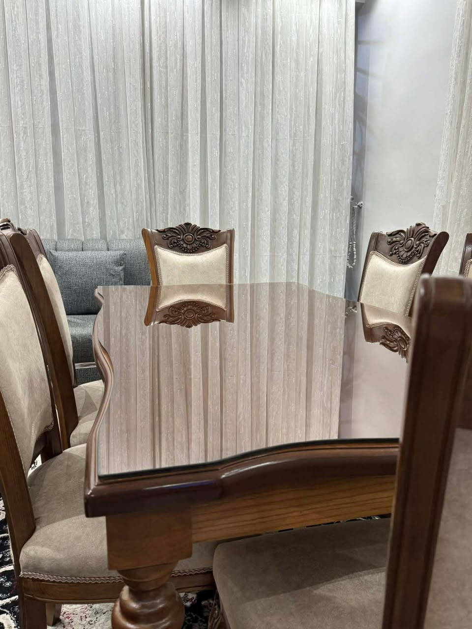 ميز طعام
بسعر مناسب 
الاستفسار 
على الرقم ***********واتساب
