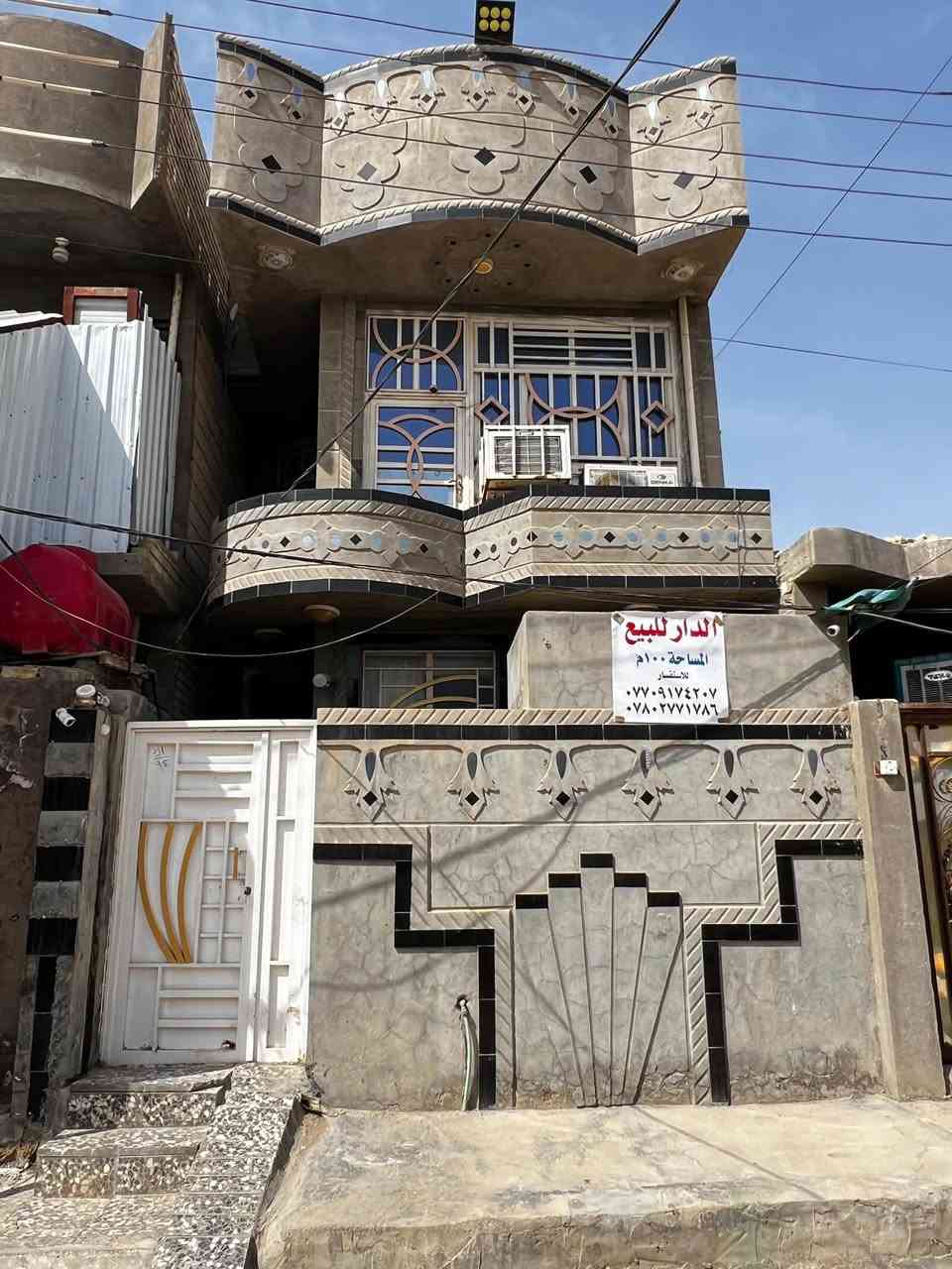بيت للبيع طابو صرف في  كربلاء مساحه 100متر واجهيه 5 متر نزال 20  متر المكان في حي المهندسين (العابد)
النضافه 95./. البيت طابقين الطابق الأول يحتوي ع استقبال ومطبخ وصاله  +غرفه سويت وصحيات خارجيه والطابق الثاني يحتوي غرفتين سويت وصاله السعر 120 وبي مجال للشراي للاستفسار *********** ع هاذه الرقم أو مراسله الصفحه🖤
