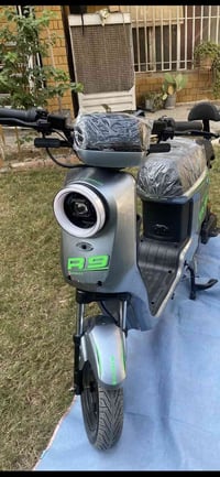 دراجة R9 للبيع  لون سمنتي استخدم 4 ايام  5 بطاريات 🔋   السعر 530 الف  ...