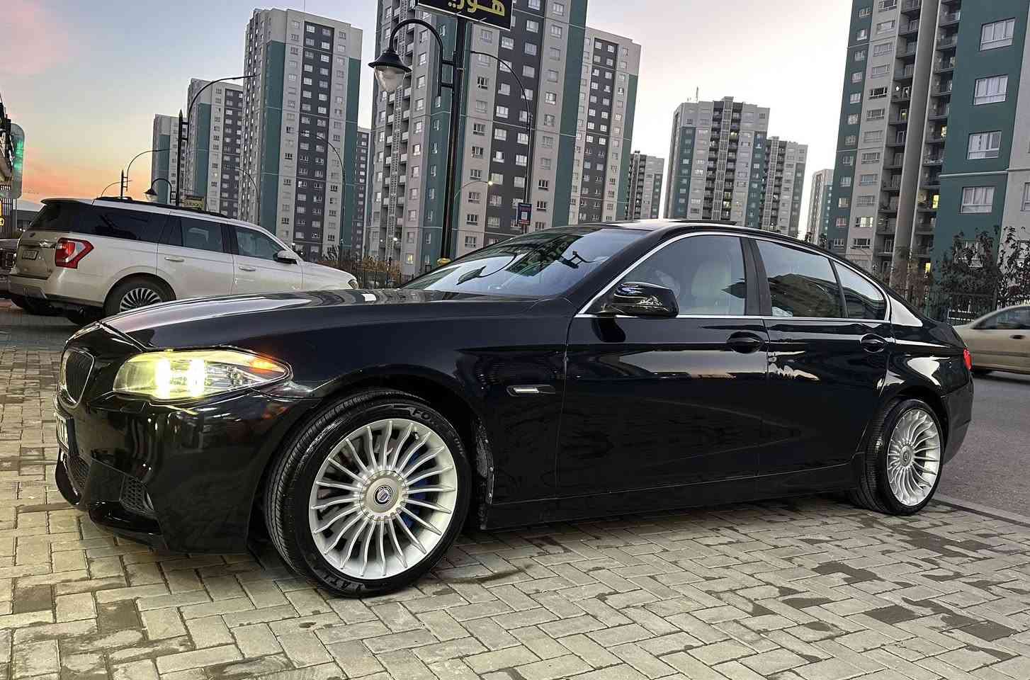 ﷽
‏ BMW 535i (F10) 2011
◽️بيئيم  2011 حجم 535i
🔹لون اسود

◽️محرك سته سلندر توین توربوN55 
🔹کير و محرك و اکسل بشرط
🔹بدون صوت بدون صرف بدون خلل بشرط فحص
🔹ماشیة 149 الف مایل
سيارة حيل حيلوة جديد

🔴 سیارة ٧ قطعة صبخ ابیعها حیزام بدون دواخل بدون ایرباك ( ایرباکات کله بلادي)

◽️مواصفات
🔹( دواخل بیجي - بصمة - فتحة - شاشة كبير  - گير كوبرا - ماوس - كشن جلد  - كشن و ستيرن كهرباء و خزن - بريك بصمة - ئوتؤ هولد  - لايت ليد - لایت داینمیك  )

◽️اربع تاير و ويل تو سایز (ویل البینا) جديد سيارة بدون مصرف
🔹سيارة شرط  گير و محرك و حدادي و كهربائي كله بشرط
🔹 رقم و هزة جدید  بأسمي بشرط  تحویل
🔹 مكان سلیمانیة

◽️سعر 145 ورقة و مجال 

◽️☎️ 0771 792 7676
