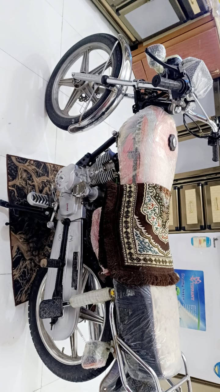 السلام عليكم سيفان موديل 2021 دراجه نضيفه وحلوه شوفت عينك كدامك اوراق مال وكيل 5اوراق الشراري يتصل مكاني حله شاوي يم فلكت غرفت التجاره السعر مال بيع 500 وهذا رقمي للتصال ***********
