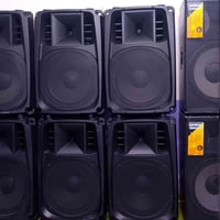 سماعات دبليو 17 / الزوج 350 نضيفات سماعات ايفي امتياز السعر 400  مع جه...