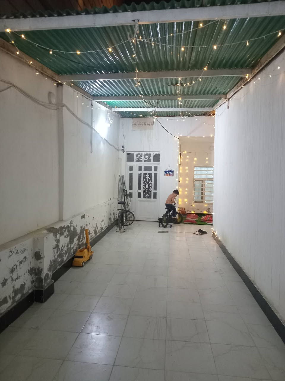 دار ١٣٠ متر طابقين ٣ غرف نوم استقبال مطبخ نصر مهندسين  قرب شارع الاطفائية  السعر١١٠ وبي
البيت نظيف جدا  ***********
