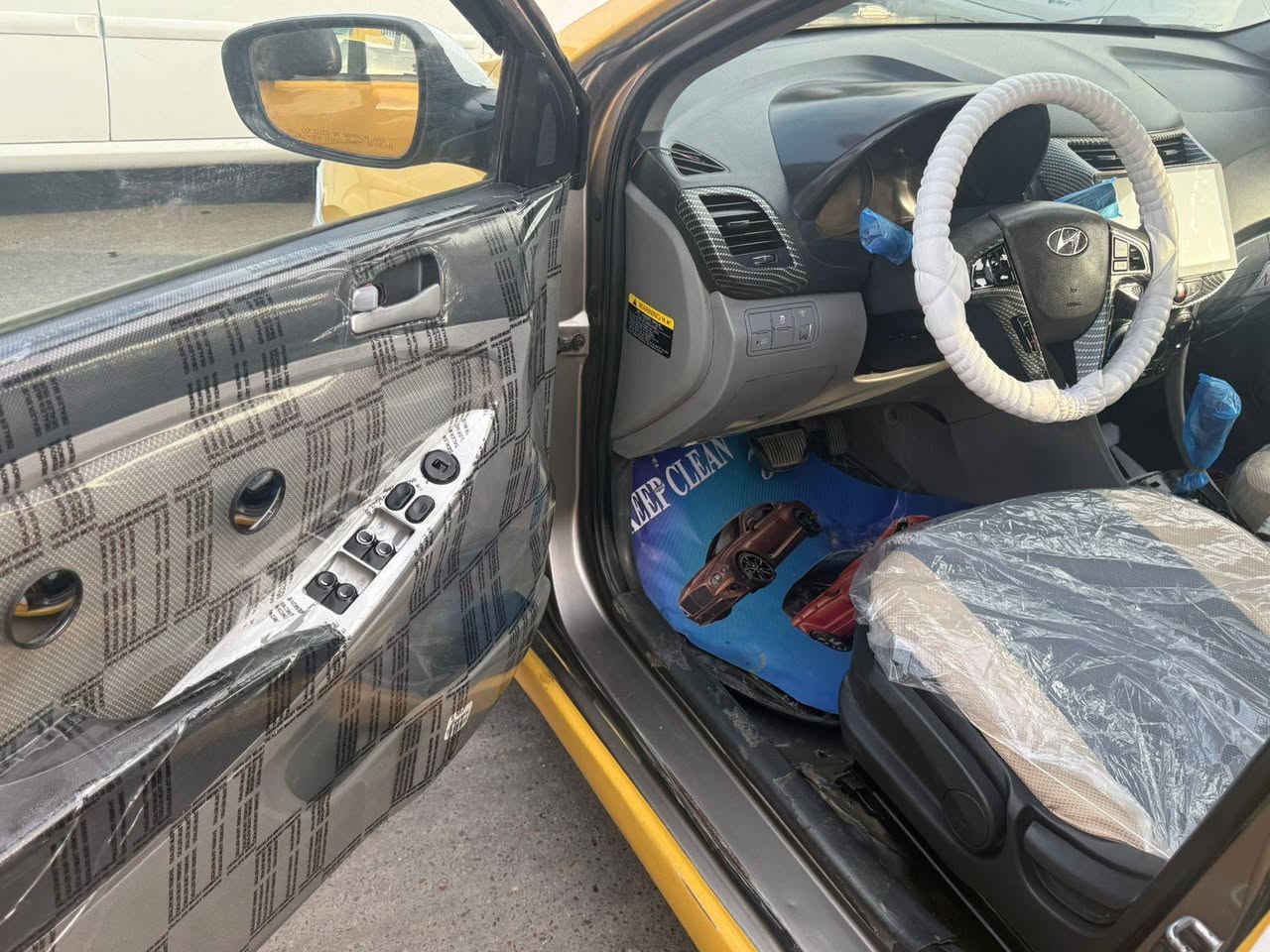 اكسنت موديل 2014 رقم بغداد دولي سنوية جديدة ل 31
وارد  حادث قبق الجنطة بدون دواخل ولباقي مكفولة
  سيارة جديدة وجاهزة من كلشي
 تبريد ثلج حدادية تخم تاير 
مكينة 1600 
 غرامات مصفره سيارة أحلى  من الصور
 السعر 85 
للاستفسار على الرقم ***********
 مكان سيارة بغداد الطوبجي
