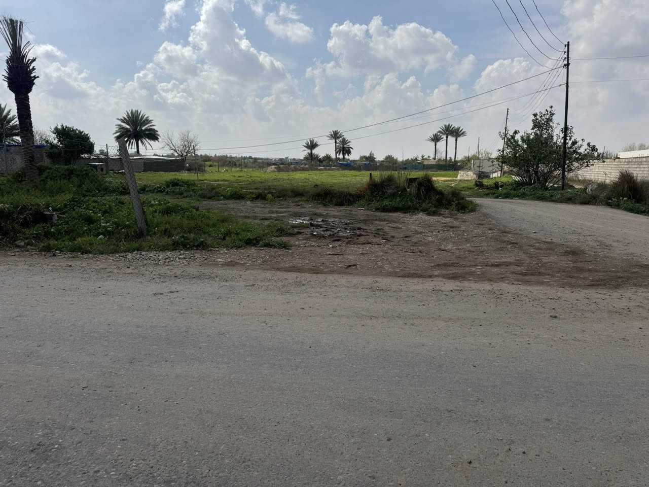 السلام عليكم دونمين ونص ركن 
طابو زراعي بشارع شيخ ونس على طراف العالي عل شارع مباشر واصل ماء وكهرباء حلوات ومرتبات 
سعر الدونم الواحد 65 وبي مجال بسيط 
الشراي يتصل وحياكم الله ***********
