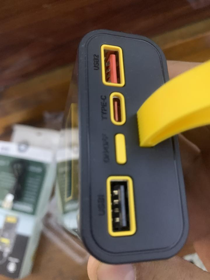 باور بنك اصلي 
10.000 ملي أمبير 
متعدد المنافذ 
ايفون 
كالكسي
تايب سي وجميع الاجهزة السعر 20 مع التوصيل الحجز واتساب 
***********
