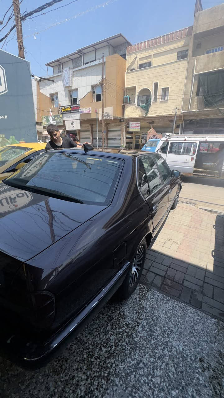 السلام عليكم من رخصة الادمن سيارة للبيع بي ام دبليو مديل 93 الحجم 730 مفتوح الون كرزي مميز السياره بااسمي ثاني يؤم تحويل +محرك وكير خير من الله +الصدر جديد+تبريد ثلج +غرفه ملكيه سوده +لد داير الغرفه تجي وتشوف بعينك العنوان بغداد الدوره السعر 57 قابل لتفاوض 
***********
