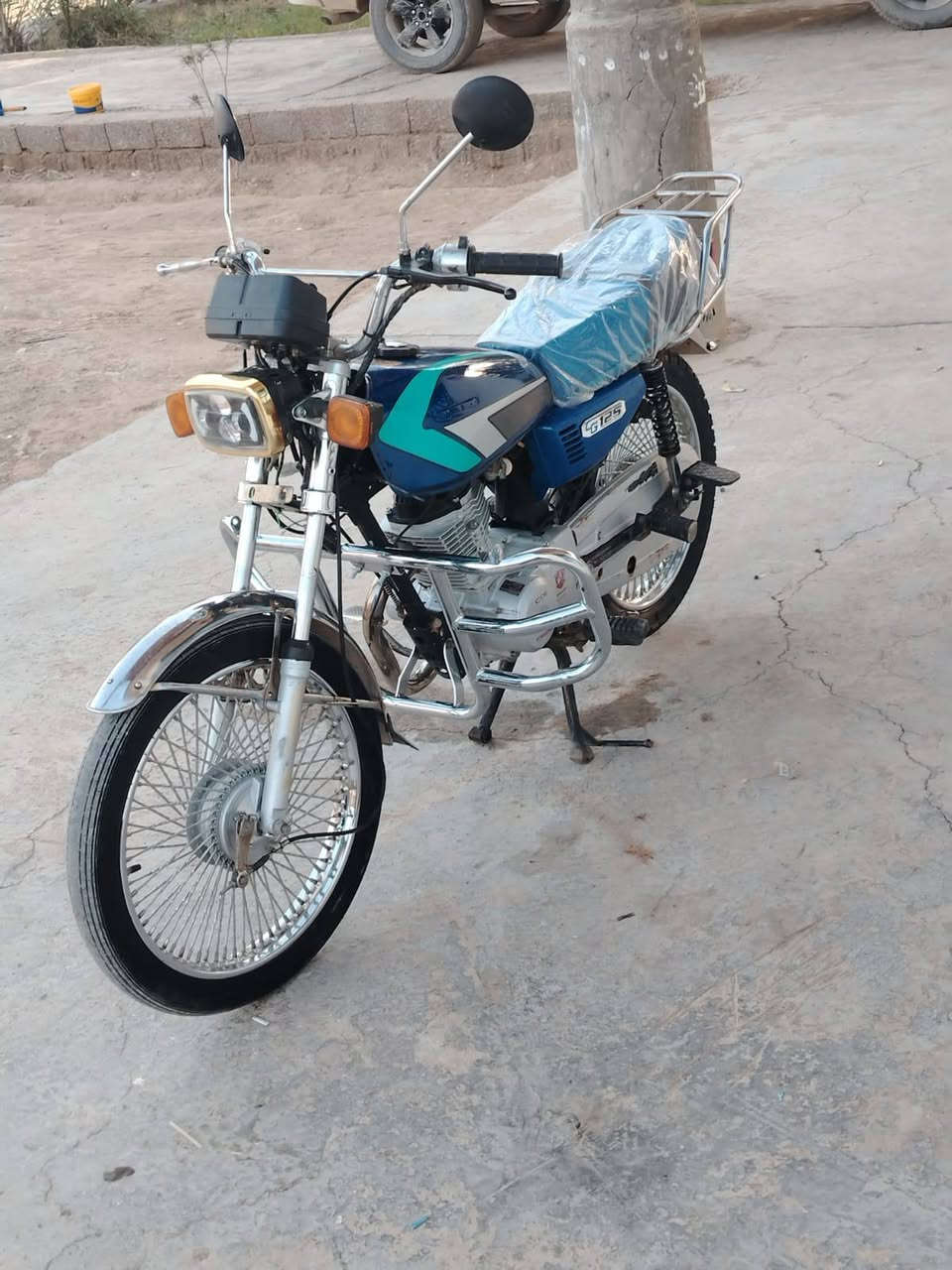 السلام عليكم ورحمة الله وبركاته  للبيع دراجه تايكر السعر ٣٩٠ أو بيهه مجال / ملاحظه الدراجه نقصهه سبرنك مال هندر  .  والكهربائيات كلهه كامله بس تربطهم يم الكهربائي  الدراجه تعمير جديد  للستفسار/ ***********
