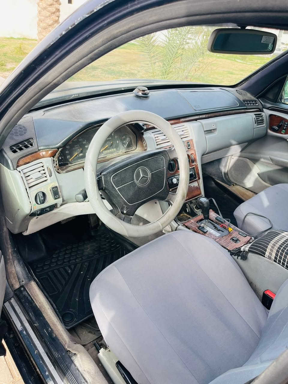 السلام عليكم ورحمة الله وبركاته مارسيدس ام عيون للبيع مديل ٩٦ محرك فيشه وبطل جديد تخم تاير جديد ترايك وين ميعجبك السعر ٥٥ مكاني نجف ***********
