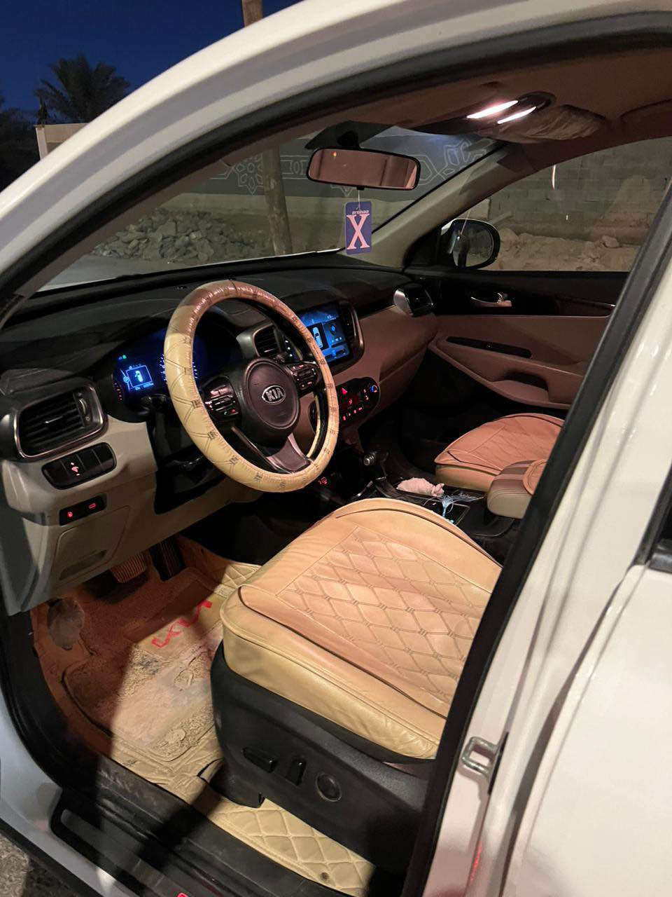 السلام عليكم سورنتو مديل 2018 خليجي مكفوله كفاله عامه ما عده بارد ربع أصابع سياره جديد و ما متعوبه فول واحد على واحد عده بنو راما مكينه 
مكينه 6سندر 
بصمه  
صندوق ثكي 
رادرات  
سبعه راكب 
تحكم ستيرن فول 
أربع انضمه قياده 
عدم نزلاق 
3قطع تبريد 
كشنات كهربائية 
و بعد بيه هواي مواصفات 
السياره ب اسمي تحويل ثاني يوم 
رايده 230 و بيه مجال 

***********
ما متواجد بل فيس الزبير, البصرة
