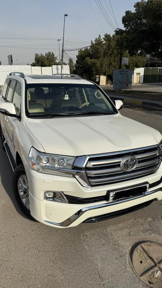 ﷽
السلام عليكم 
للبيع
تـويـوتـا لاندکروزر مــــوديل 2016 بريم اصل 
سيارة كلش نظيفة ومابيها اي نقص جاهزة من جميع النواحي وبالعافية ع تكون من نصيبه 

________👇🏻المـواصـفـات👇🏻_____________

رقم بغداد  بأسمي شخصياً 
 بــصمة تـشغيل
 فــتحة في الـسقف
 دفـع ربــــاعي 4WD
 ثلاجة 
 شـــاشة
 كاميرا 
 عدد 3 صفات 
 حساسات أمامية و خلفية 
 مـثبت سـرعه
 مانع انزلاق 
 تـحكم كامل فـي الـمقود
 اشاير فـي الـمرايا 
 اطارات جديدة 
 مـحرك و كـير ورباعي و صالة  تـمام الـتمام
 الـسياره بحـالة ممـتازه جـداً  
 لا يوجد بها اي عيوب 
(ملاحضة ) 
السياره عليه سيرفس كامل من نوزلات ومجاول 
و جك وبلكات وغرف احتراق ودكشن وحساسات  ودهن وفلتر من جميع النواحي وحداديه 
السيارة نظيفة بمعني الكلمه محرك كير حداديه كرهبائيات كله بشرط سياره مابيه اي نقص يذكر 

لاستفسار الاتصال 
السعر. (.اتصل وبيك خير ودلل.)‏
 ( ***********) واتساب 
تحياتي لجميع 🌹 🌸

