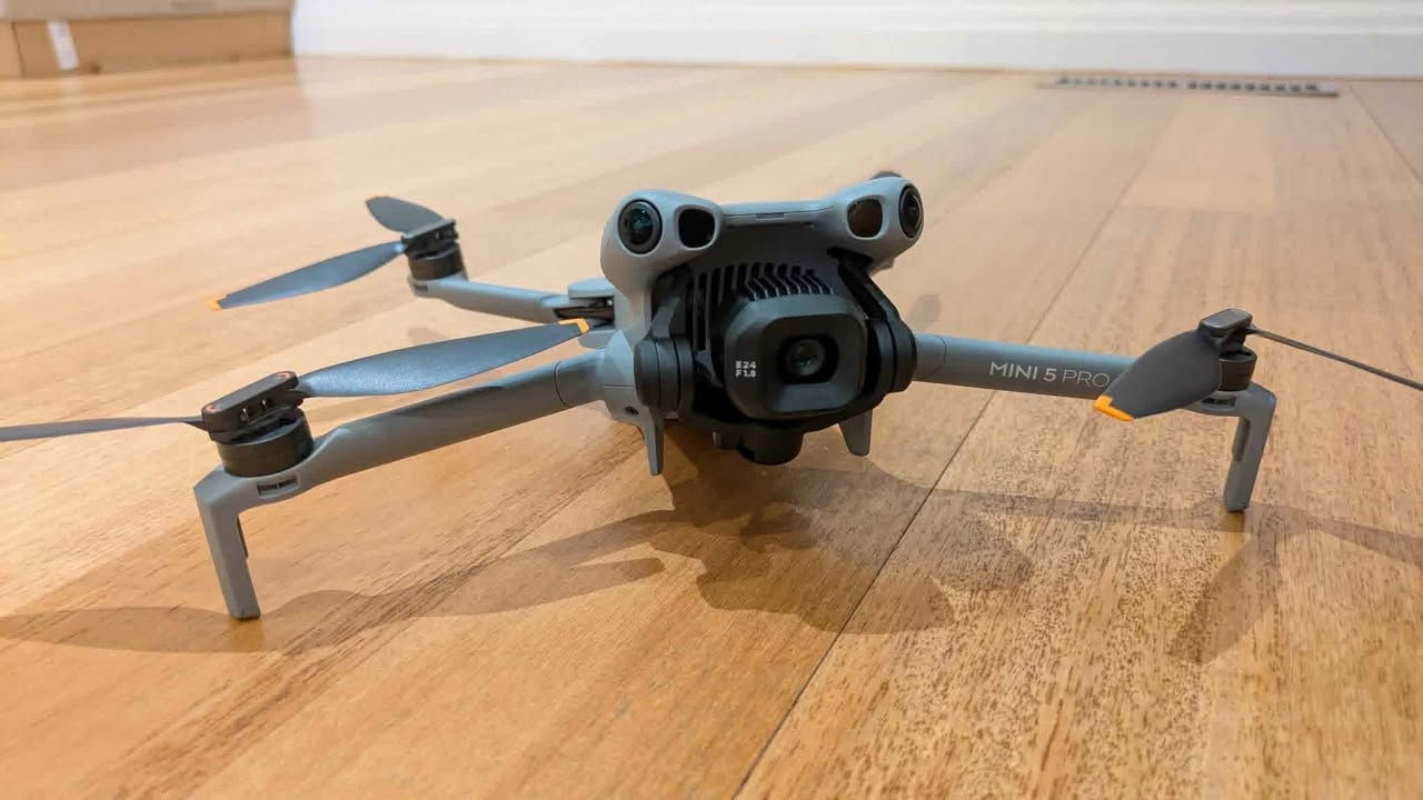 � مستشعر: CMOS 1 بوصة – 50 ميجابكسل
💾 تخزين داخلي: 42GB قابل للتوسيع ببطاقة microSD
🎮 التحكم: متوافق مع DJI RC-N3 و DJI RC 2
🎥 تسجيل فيديو: 4K حتى 60fps HDR | 4K حتى 120fps Slow Motion

✨ جودة تصوير ممتازة لكل لحظة!

📩 للطلب والاستفسار:

 • واتساب: +***********
 • ماسنجر: أرسل رسالة مباشرة من الصفحة .
