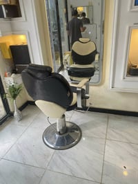 كرسي حلاقة • نضافة ٩٨٪ • بغداد