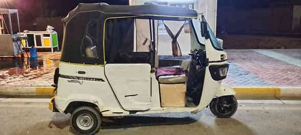 سلام عليكم تكتك للبيع موديل 2022 شهر 5 رقم وسنويه  تكتك مكينه مكفوله وخير من الله والكشر شوفت عينك السعر 6100 وبيه مجال حك الجيه ***********
