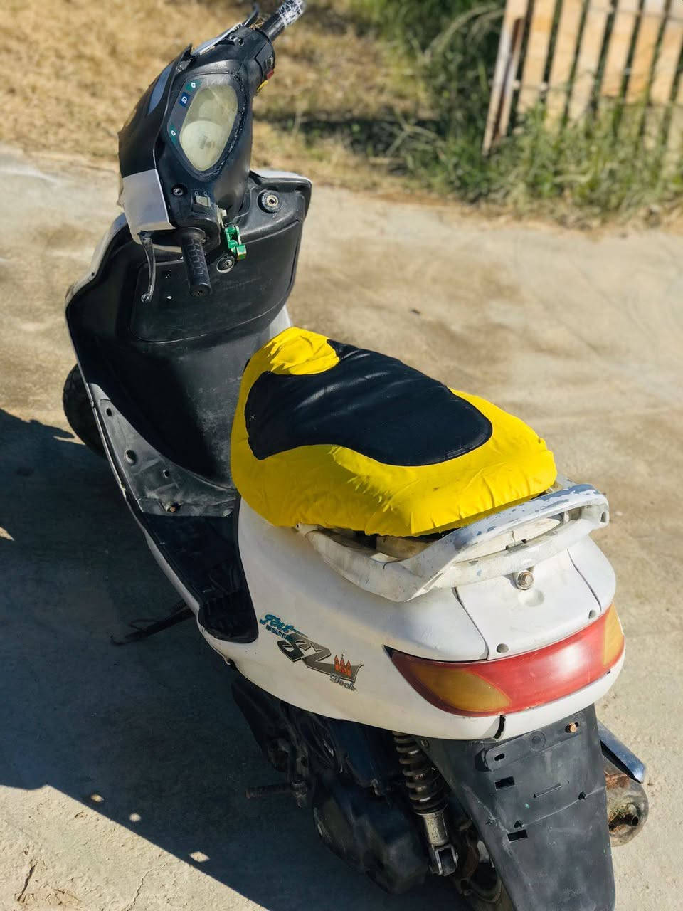 السلام عليكم دراجه فراشه فحل للبيع دراجه مكفوله كفاله عامه ما ناقصه شي كلشي شغال سلف هندر اشاير كلوبات زنون كامله من كلشي مكينه ما مفتوحه مشي ونعومه خير من الله السعر 290 وبيه مجال قليل رحمه لولديكم الي ما يشتري لا يواعد وما يجي للاستفسار ***********
