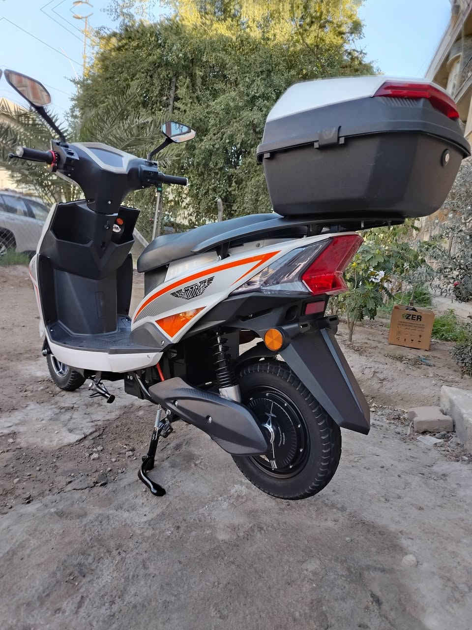 السلام عليكم دراجه شحن سكنس قرش شركة مؤيد طياره جديده جدآ بعدها بالضمان.
بطاريات كبار كرافين عدد 6.
ملف 1500 واط.
تشغيل كارت وبصمه وسويج.
السعر ٦٧٥ الف.
مكاني جادريه     ***********
