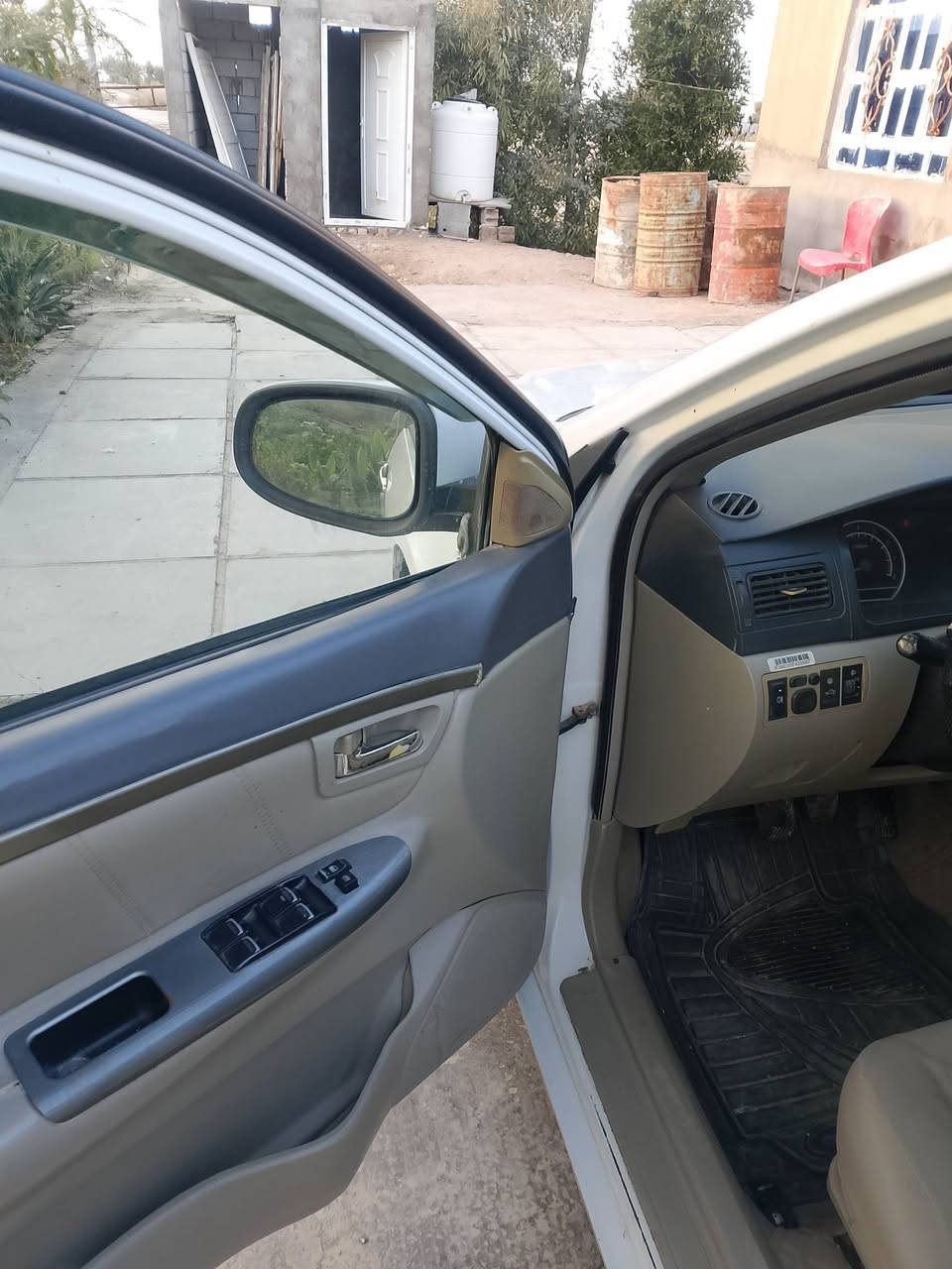 السلام عليكم
جيلي موبل 12 كفالة عامة رقم بغداد انكليزي مشروع وطني 
سنوية الى 30 كير ومكينه شرط حداديه جديده تبريد باتري جديد سيارة ربع مااذب عليها جاهزة سنتر لوك كهربائيات جاهزة السعر 70 وبيها مجال حگ جيه العنوان ديوانية رقم ***********
