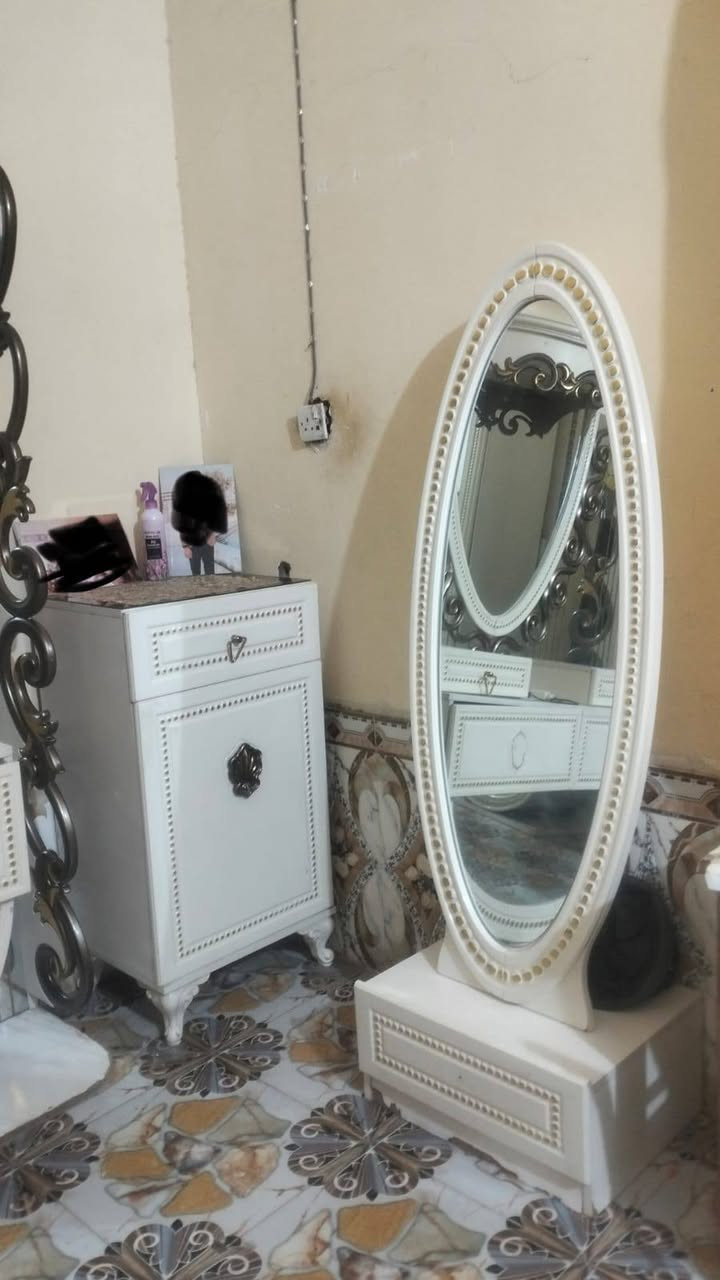 غرفة اغشاب لبيع ايطالي ولي يحب يتوصل وي هذا الرقم ***********
