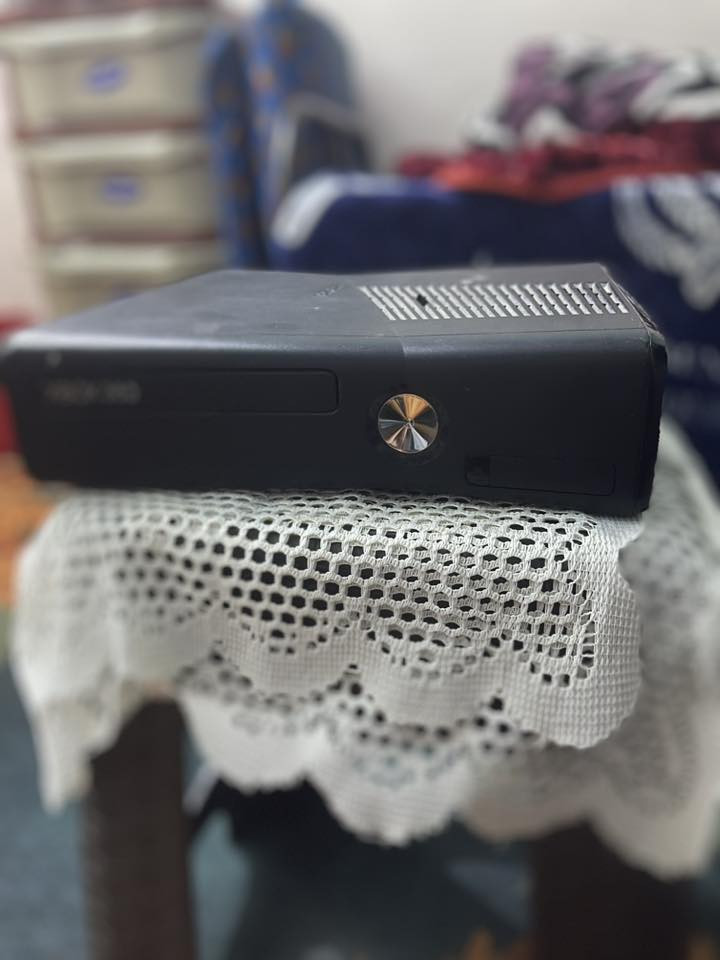 السلام عليكم اكس بوكس 360 ما مفتوح شرط  مهكر وجاهز  العاب مهكرة ايضا 50 لعبة كلهن مهكرات اضافة الحساب مهكر وكل المهام مفتوحة وفورزا هورايزن 2 مهكرة سعره لا يحتوي على جوستكات سعره 80 وبيه مجال رقمي *********** وحياكم الله
