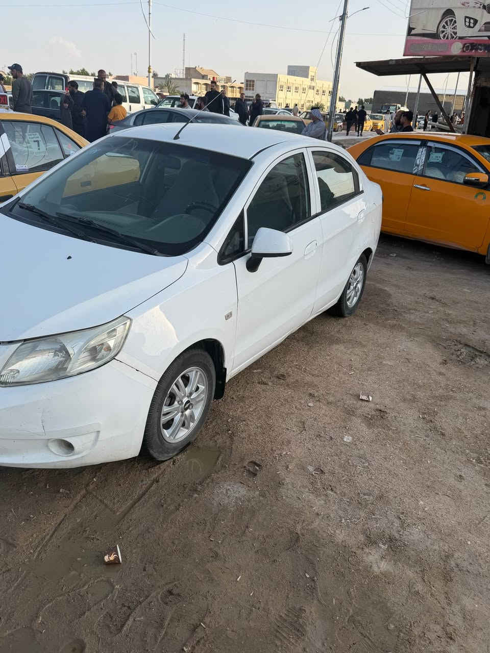 السلام عليكم 
شوفر سايل 2012 رقم ذي قار انكليزي باسمي حداديه تخم تاير باتري جديد مكينه 1600 وكير عادي  مكان السياره ناصريه الغراف السعر 55 وبيه مجال 
*********** ناصرية, ذي قار
