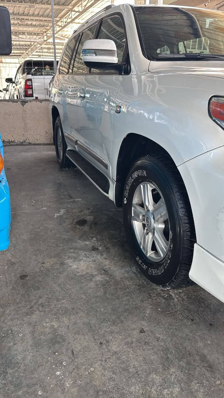 السلام عليكم لاندكروز 2010 VXR مكينه 5700 رقم بغداد الجديد السياره مكفوله عدا كارت بسيط وبارد بالهلال الخلفي بالجاملغ محدثه دعاميه ولايتات 2015 ومواصفات ال في اكس آر  معروفه. والسونار مرفق سعرها 320 وبيها مجال. مكان السياره السماوه صار سنه اخذتها من بغداد.


**إذا كنت صاحب هذا الإعلان وتريد حذفه لأي سبب، رجاءا أرسل رسالة إلى الدعم الفني**