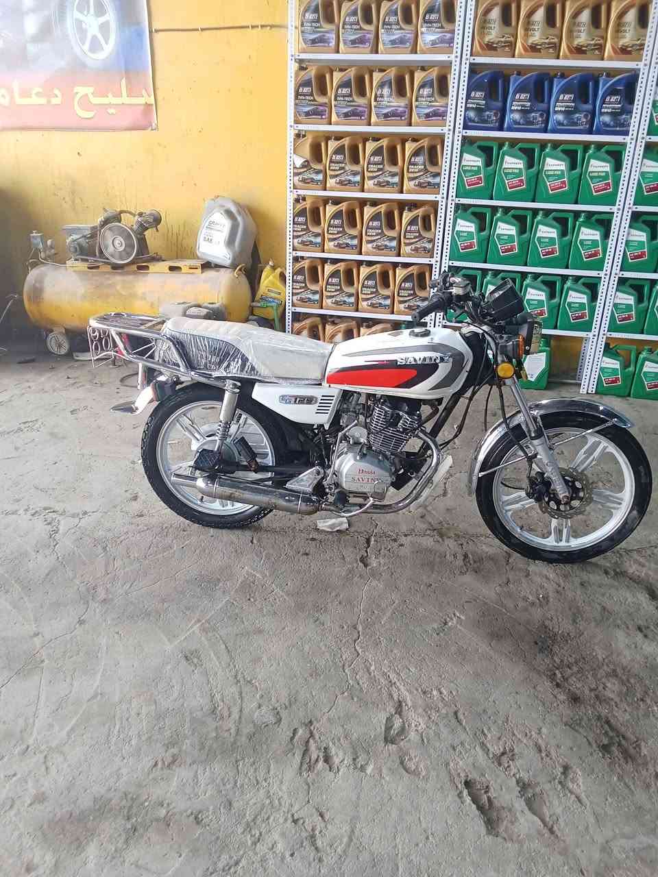 سلام عليكم دراجه سيفان خمسه جير موديل 23 اوراق اوراقها كامله ست ورقات مكينه ما مفتوحه نظيفه كهرباء شغاله ما عاوزها شي الدراجه سيلف لايتات شاير كله شغال تشغيل عن بعد مكاني نجف سعرها سعرها 650 بيها مجال مكاني النجف الرقم موجود واتساب ***********
