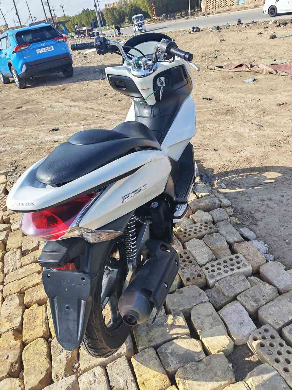 السلام عليكم بي سي اكس للبيع دراجه كلش حلوه ومرتبه مال جناي  وضرره شي قليل بل جه اليمنه مايئثر  مكان كوت حي الجهاد اتصل وتدلل    ***********
