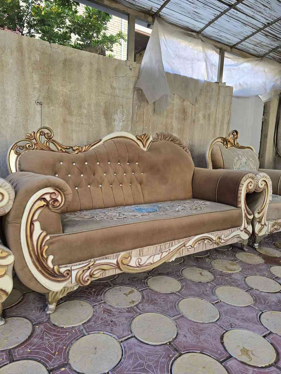 السلام عليكم 
نص تخم للبيع نضيف كلش 
ب ٣٠٠ الف قفل 
مكاني بغداد قرب جزيرة بغداد السياحيه 
***********
