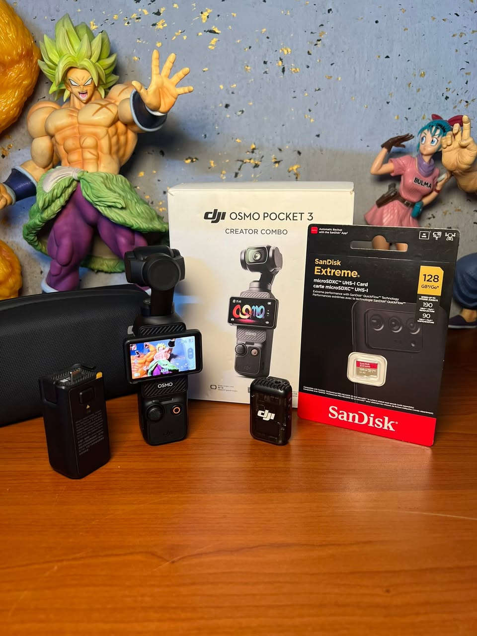 تعتبر DJI Osmo Pocket 3 كاميرا محمولة استثنائية لصناع المحتوى بفضل مستشعرها الكبير (1 إنش) وقدرتها على تصوير فيديو بدقة 4K بمعدل 120 إطاراً في الثانية. تتميز الكاميرا بتثبيت ميكانيكي ثلاثي المحاور وشاشة لمس دوارة تسمح بالتبديل السريع بين التصوير الأفقي والعمودي
المواصفات التقنية الرئيسية:المستشعر: CMOS بحجم 1 إنش، لأداء احترافي فائق حتى في ظروف الإضاءة المنخفضة.جودة الفيديو: تدعم التصوير بدقة 4K بمعدل يصل إلى 120 إطاراً في الثانية.التثبيت: نظام تثبيت ميكانيكي احترافي ثلاثي المحاور للحصول على لقطات فائقة النعومة والخلو من الاهتزاز.الشاشة: شاشة لمس ملونة OLED قابلة للدوران بحجم 2 بوصة.البطارية والأداء: توفر ما يصل إلى 166 دقيقة من التصوير (بدقة 1080 بكسل) وتدعم الشحن السريع حتى 80% في 16 دقيقة فقط.التركيز والصوت: تتميز بتركيز تلقائي سريع للبكسل الكامل، و3 ميكروفونات مدمجة لتسجيل صوتي نقي وشامل الاتجاهات.الوزن والأبعاد: تصميم صغير الحجم يسهل حمله في الجيب، بوزن 179 غراماً القطعه جديده مثل مموضح بلصوره مع رام اصلي ساندسك السعر والتفاصيل خاص او تزور قناه التلي كرام 👇
https://t.me/B1B2B3_K


**إذا كنت صاحب هذا الإعلان وتريد حذفه لأي سبب، رجاءا أرسل رسالة إلى الدعم الفني**
