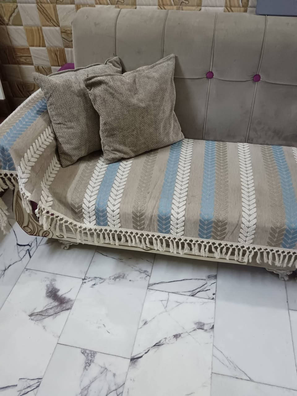 تخم للبيع السعر ٢٠٠ مكاني بغداد حبيبيه هاتف *********** الاسيا ***********
