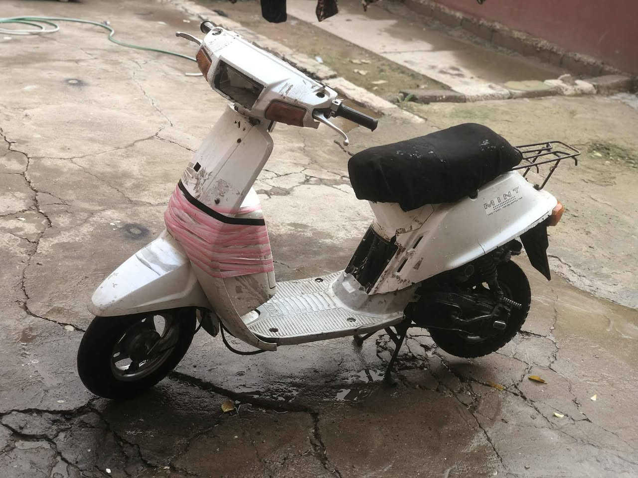 السلام عليكم ورحمة الله وبركاته
ماطور ياماها فول شرط المكينه  اشاير يمين او يسار شغالات 
السلف شقال بس يحتاج باتر ي الماطور بي خلل الزنجيل  مكطوع يعني  يحتاج زنجيل  الماطور  فول شلعه فول  بس يحتاجلو  زنجيل  للمراوس اب ماطور شحن  أو بانزين  العنوان حي انتصار 30 ملاحظة  انتا تجي


**إذا كنت صاحب هذا الإعلان وتريد حذفه لأي سبب، رجاءا أرسل رسالة إلى الدعم الفني**