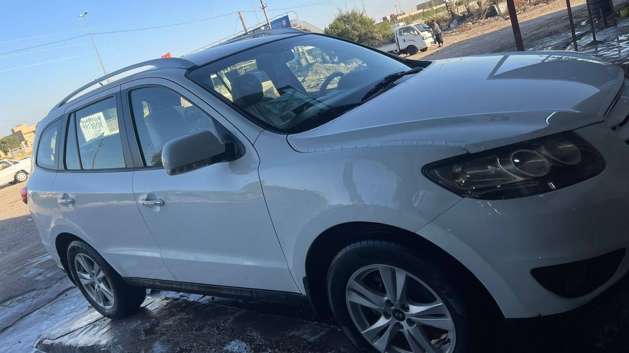 السلام عليكم سنتافيه موديل2011 خليجي بي جاملغ ولباب صبغ موضح بلصور   السياره فول مواصفات  مكينة٧سلندر 7راكب  3قطع تبريد  السياره جديده وجاهزه مكينه وكير وحداديه تبريد ثلج صدر تايرات مكفولات العنوان بغداد الرقم*********** السعر١٤٣ وبي مجال شي بسيط
