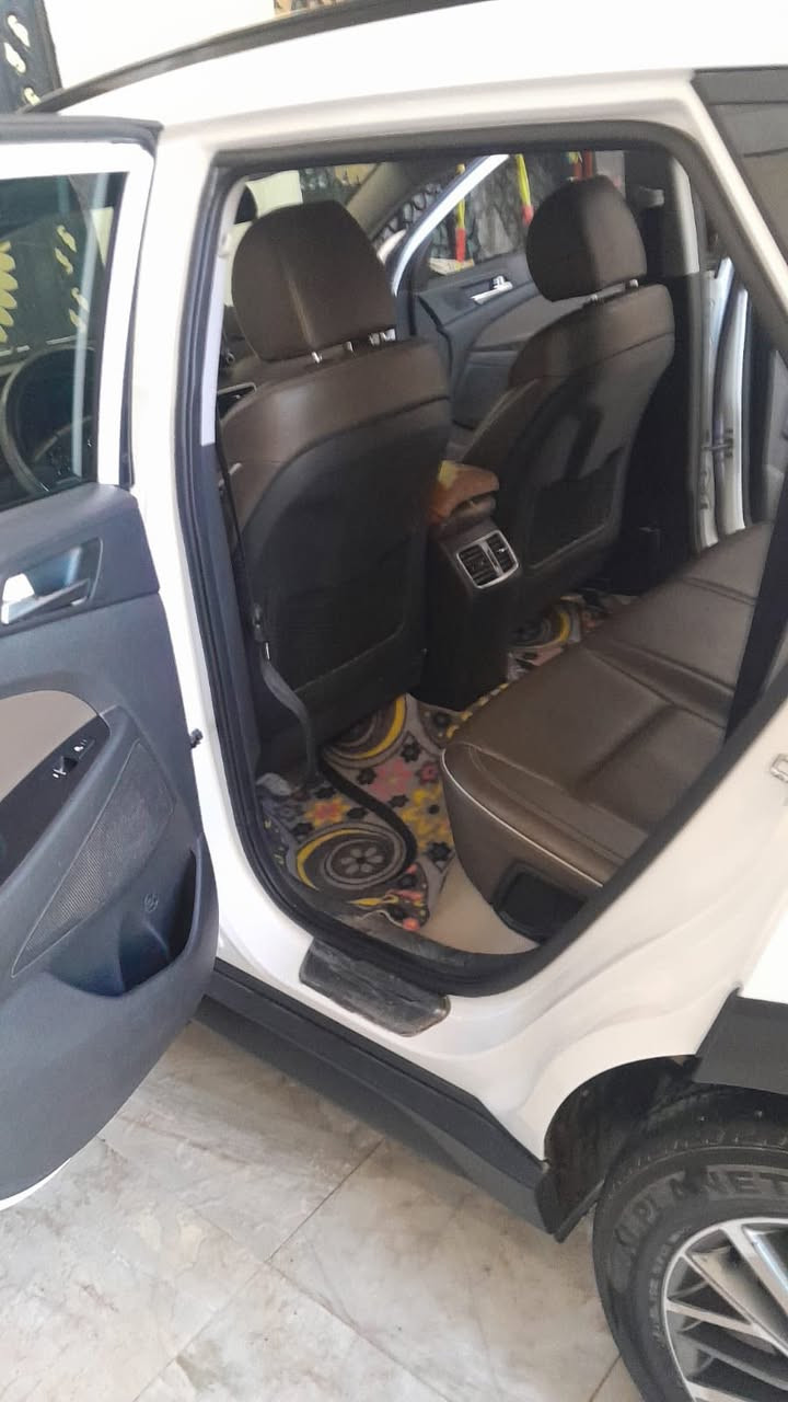 سلام عليكم هونداي توسان وارد كوري بيه مدكر وبنيد  موديل ٢٠١٩ فول مواصفات بنوراما كاز مري شفط تحكم سترين كامرة خلفية حساسات خلفي امام ٣٥٠ درجة بصمة تشغيل  اشاير جانبية سعرة ١٥٠ وبية مجال للشراي العنوان بصرة الزبير المربد الرقم ***********
