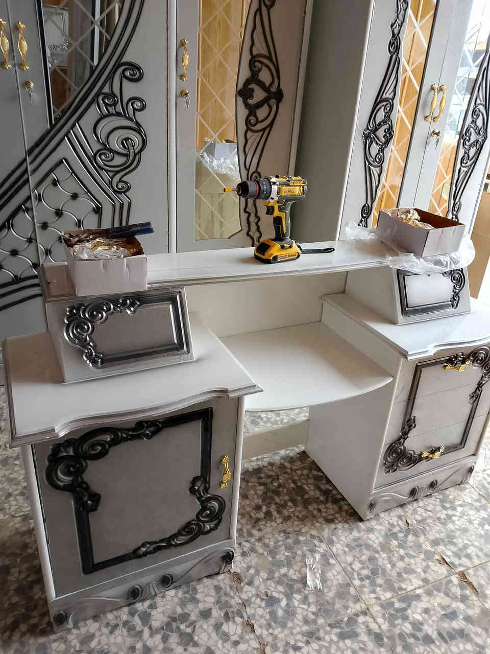 غرف سته ابواب عراقي جديد السعر مليون  200العنوان شارع المدينه  سوق الحديقه مقابل محلات البلديه الرقم. ***********
