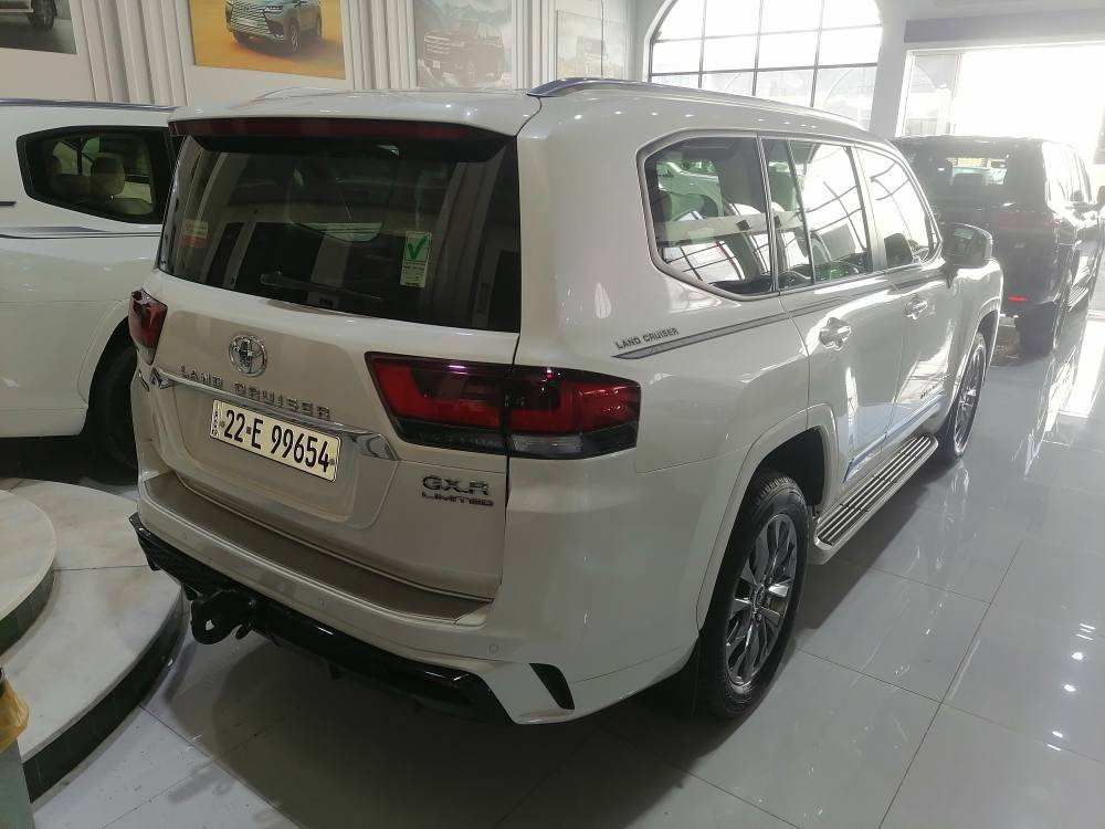 لاندكروزة موديل 23 ليمتد فول مواصفات  شرمه تويوتا عراق جيهان مكفوله من صبغ والبارد  حتى شخط  سيارة جديده على وضع شركه ماشيه 40 الف للااستفسار ***********  
محرك 4.6 تنفس طبيعي
ليمتد بلاد لعايه
فتحة
3 شاشات تطبيق 
داخل نشرة
ليد بجمبر
دفلوك
3 انضمه قياده 
كشن كهرباي 3 دكم 
حساسات
5 كاميرات 
سماعات
دبل ماوس
زراك
اوتو لايت
شحن جارج
بريك 
تحديد مسار
داخل ساج
كشنات تبريد أربيل, العراق
