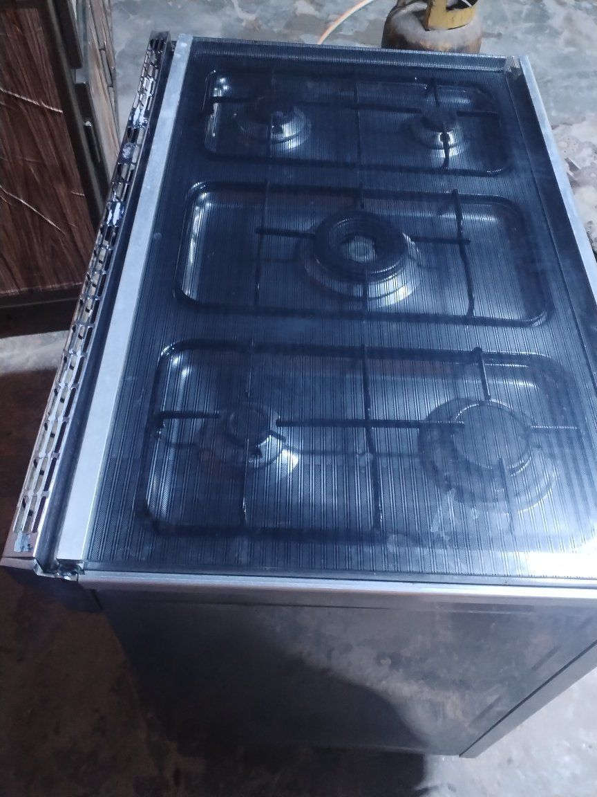 السلام عليكم طباخ مصري خمس عيون فول نظافة شغال عالفحص مع الفرن ١٨٥ وبي مجال قليل للاستفسار خاص اوالاتصال على الارقام التالية ***********
*********** فلوجة قرية المختار
