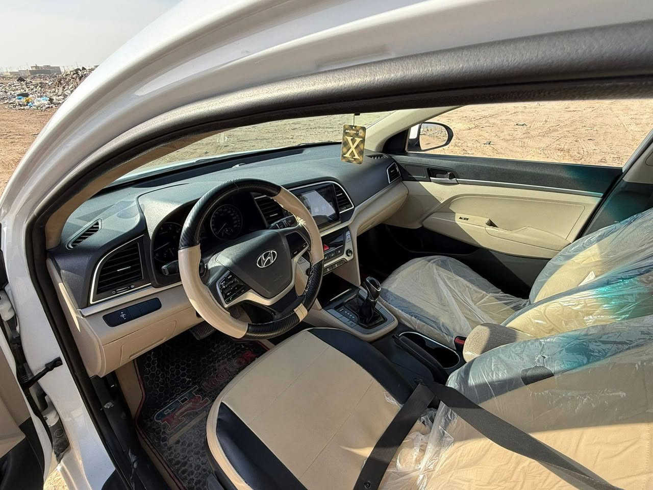 سلام عليكم للبيع النترا 2018فووول عده لبصمه
فتحة سقف 
تبريد قطعتين 
شاشه كبيره كامره وحساسات خلفيه 
لد امامي 
بيه ٣ مكانات بارد اقل ل ٣ اصابع 
السعر ١٥٣ وبيه مجال بصيط اللاستفسار اتصال ***********
