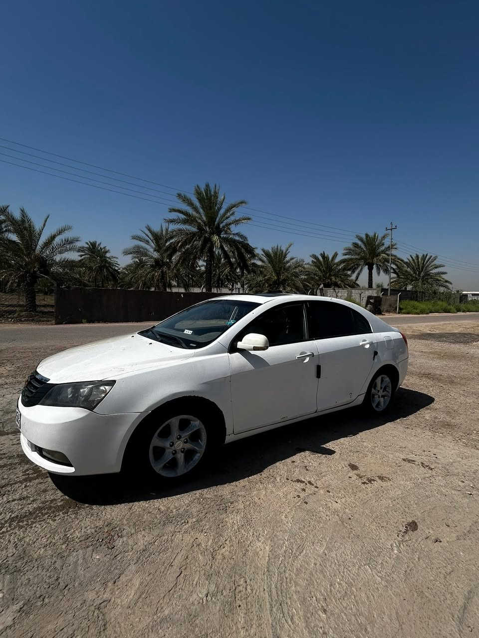 للبيع: او مراوس جيلي إمجراند EC7 موديل 2012
سيارة نظيفة ومجهزة بالكامل، جاهزة للاستخدام:
 المحرك:** 1800cc (قوة 137 حصان)، محرك وكير بحالة ممتازة.
 * **المواصفات:** فتحة سقف، شاشة، ABS، منظومة تبريد وبطارية جديدة، إطارات جيدة.
 * **الحالة العامة:** غرفة نظيفة جداً (دوشمة جديدة)، حدادية متماسكة، 
هزة جديدة.
  رقم بابل (دولي)، السيارة باسمي والتحويل مباشر.
 * **ملاحظة:** يوجد صبغ خارجي (أثر طعجات وضربة خفيفة).
📍 **الموقع:** الحلة - بابل
💰 **السعر:** 48 ورقة (قابل للتفاوض)
📞 **للتواصل:**
 * اتصال: ***********
 * واتساب: ***********
