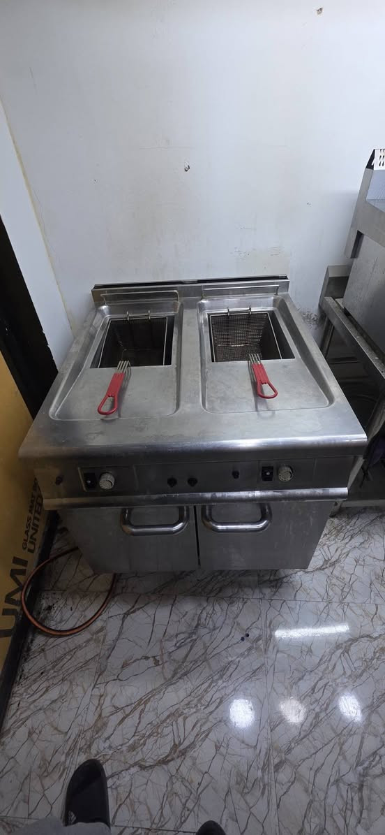 قلاية زنكر وفنكر للبيع حوضين ستل ستيل اصلي كل حوض 3 مشاعل + سلات اصلية 2 مستعملة شهر واحد جديدة بسعر مناسب جدا
*********** 
متواجد ماسنجر وواتساب 
قلاية زنكر وفنكر للبيع حوضين ستل ستيل اصلي كل حوض 3 مشاعل + سلات اصلية 2
