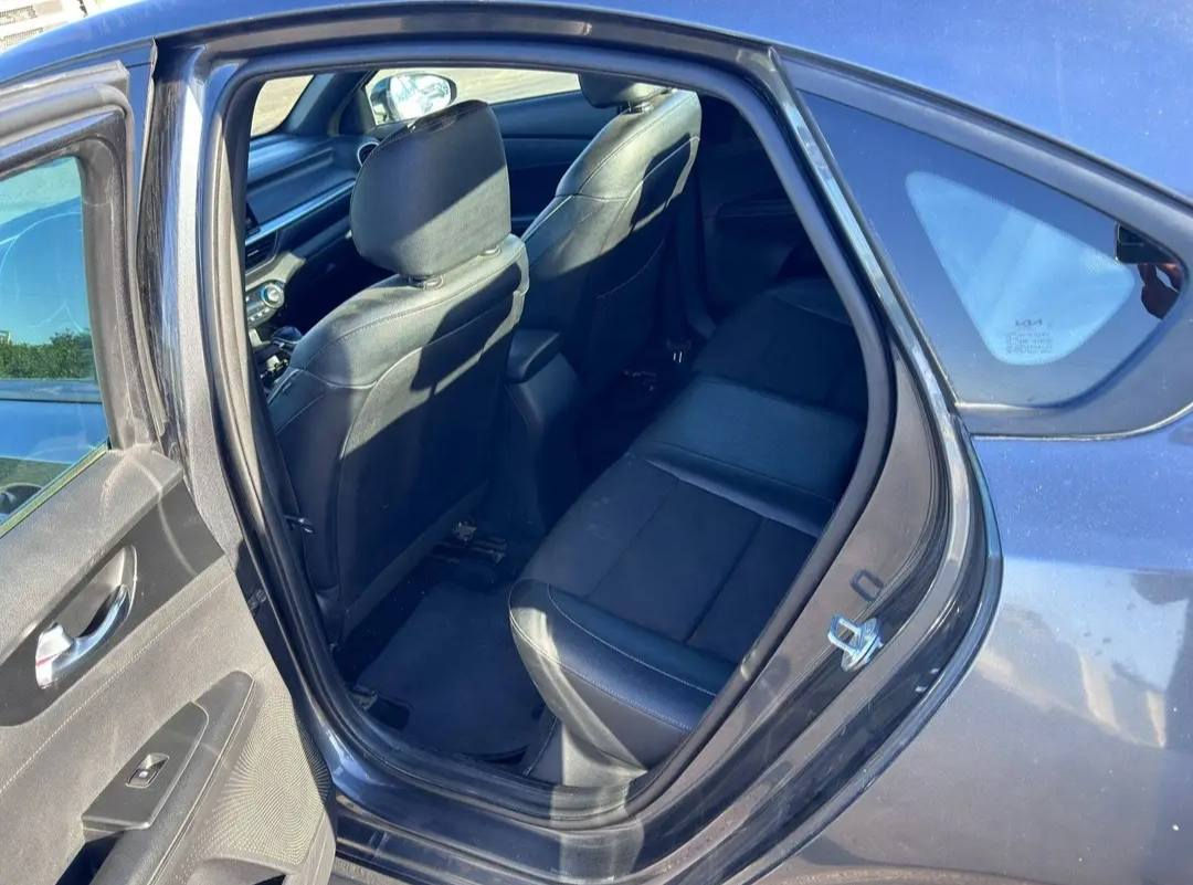 فورتي 2022 جي تي لاين
 لون فيلي 
سيارة مواصفات جي تي لاين
مو العادية
المحرك مكفول كفالة عامة خير من الله 
والكير كذالك مكفول
التبريد بعز الظهر ثلج
 حادث
امامي شي جدا بسط
وحادثها خلفي
واني كسعر ماخذ هالشي بعين الاعتبار
السيارة ما ناقصها برغي
السيارة جي تي لاين
مواصفاتها معروفة
بصمة
وتشغيل عن بعد
تحكم ستيرن
اشاير بالمري
بصمة وتشغيل عن بعد
كل الكهابرئيات تشتغل ومكفولة
كشنات جلد
سيارة نظيفة جدا
ماشية 60

السعر 134
*********** بغداد, العراق
